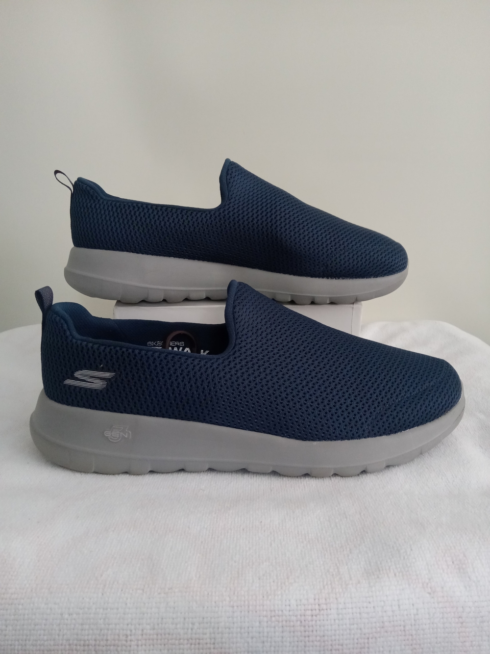 Skechers Goga Max  Sz 12 Wide Fit Men's Navy Slip-On Mesh Loafers with Gray Sole